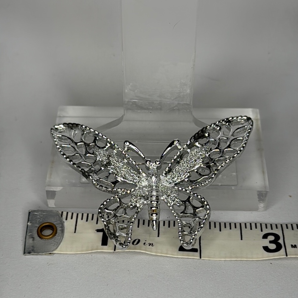 Elegant Silver Butterfly Brooch - Picture 3 of 3